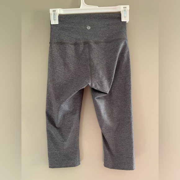 Lululemon gray leggings size 4 EUC - Picture 2 of 4